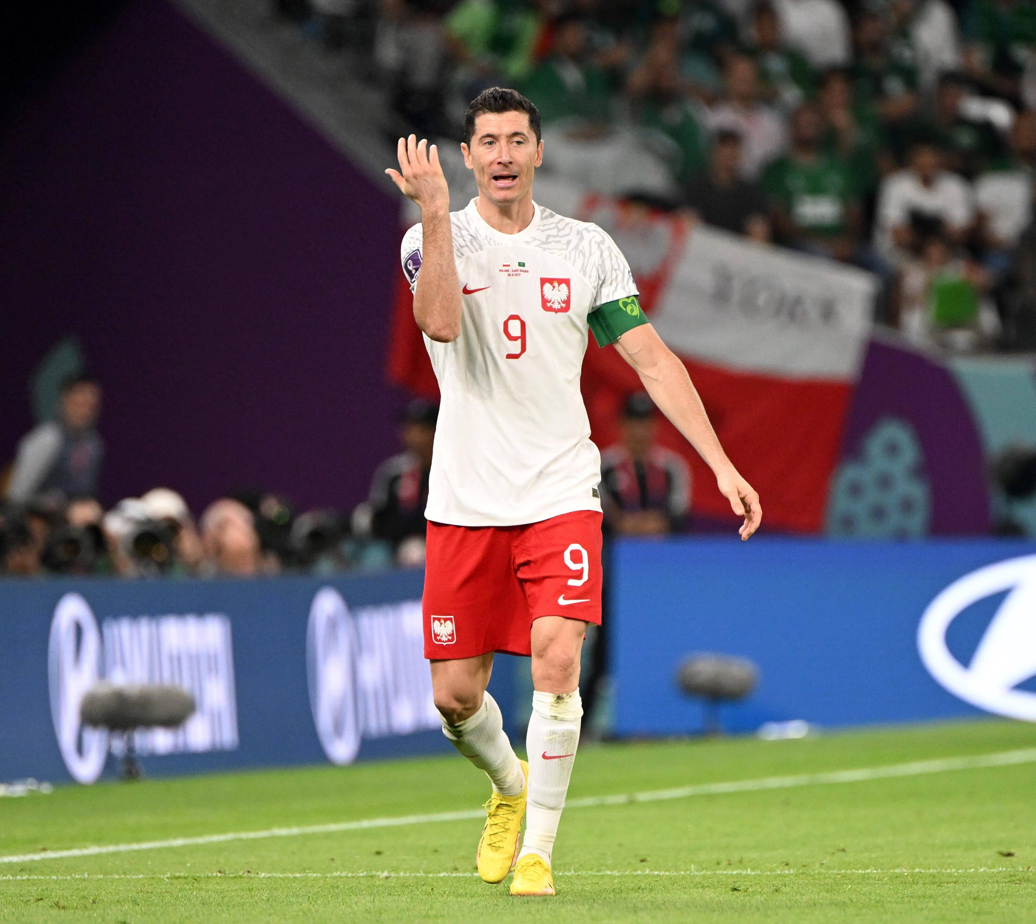 包含奥地利队客场失利，欧洲杯晋级形势有所恶化的词条