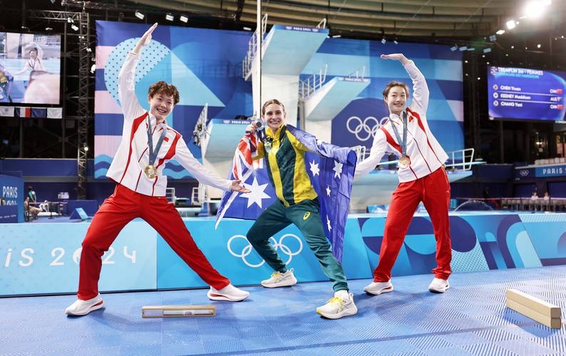 体育赛场上球员们展现出了团队合作的力量 体育赛场上球员们展现出了团队合作的力量