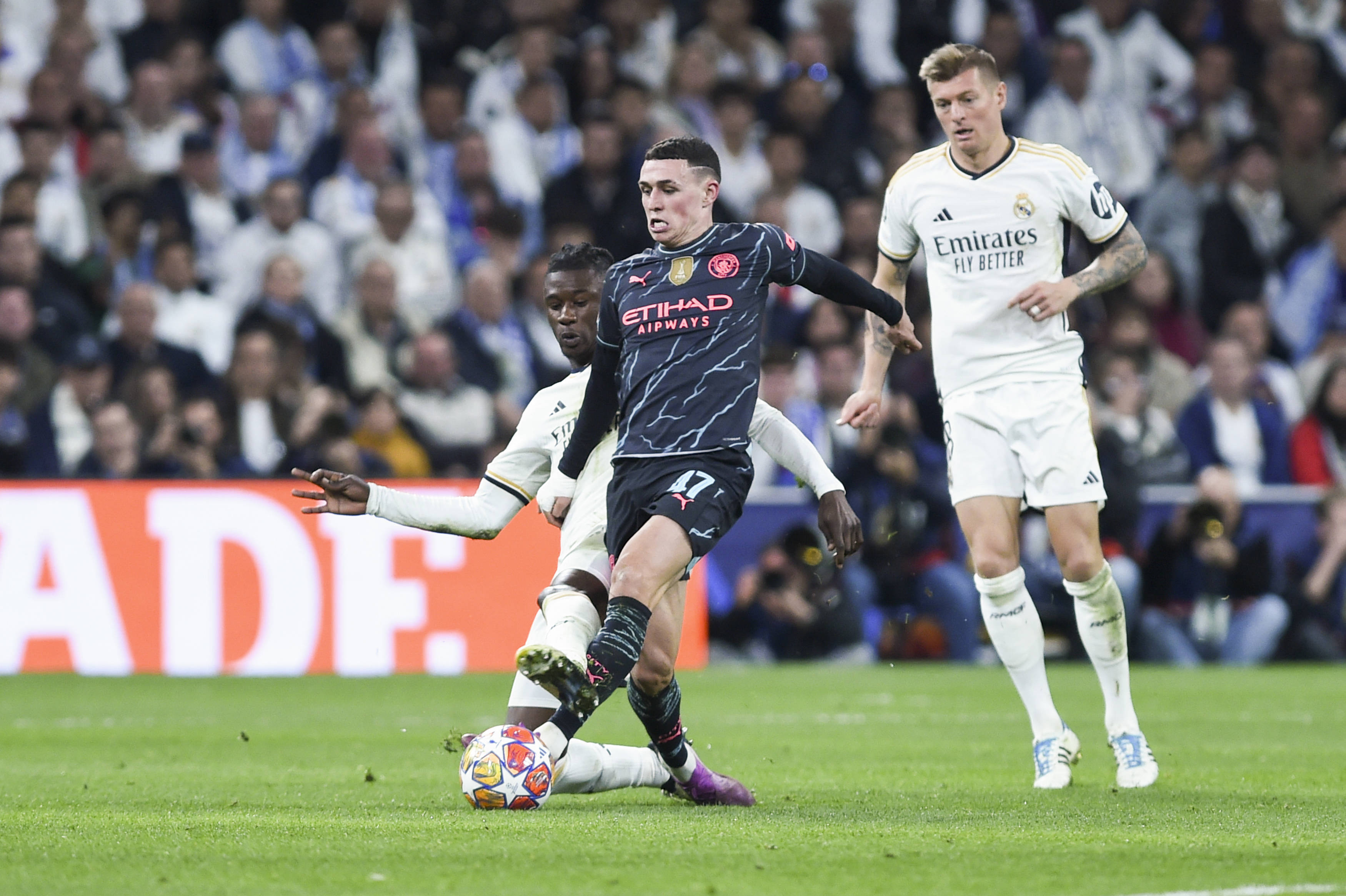 开云体育-曼城球员备战下一场足球比赛