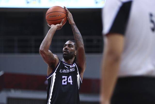 开云体育-实力强队遭遇阻碍，难以取得胜利