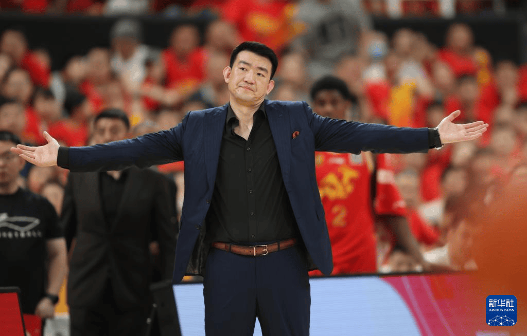 北京首钢队在客场比赛迎战上海