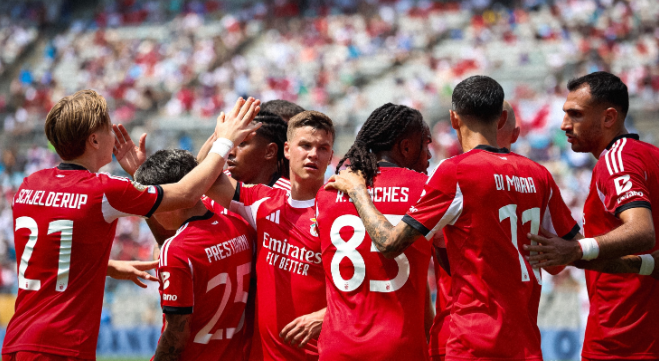 拜仁再度夺冠，德甲劲旅再次登顶