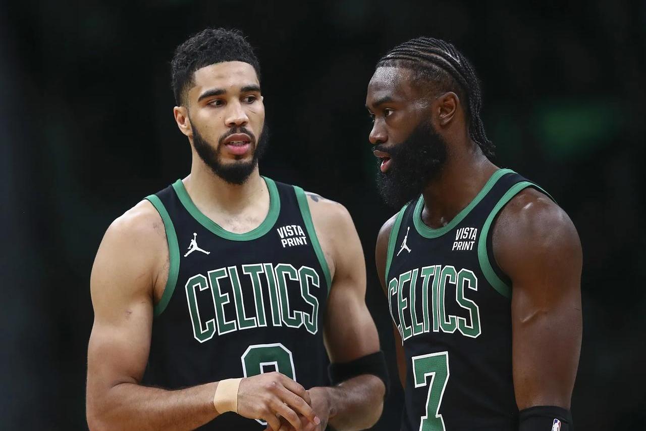 詹皇领军大胜凯尔特人，强势占据东部榜首