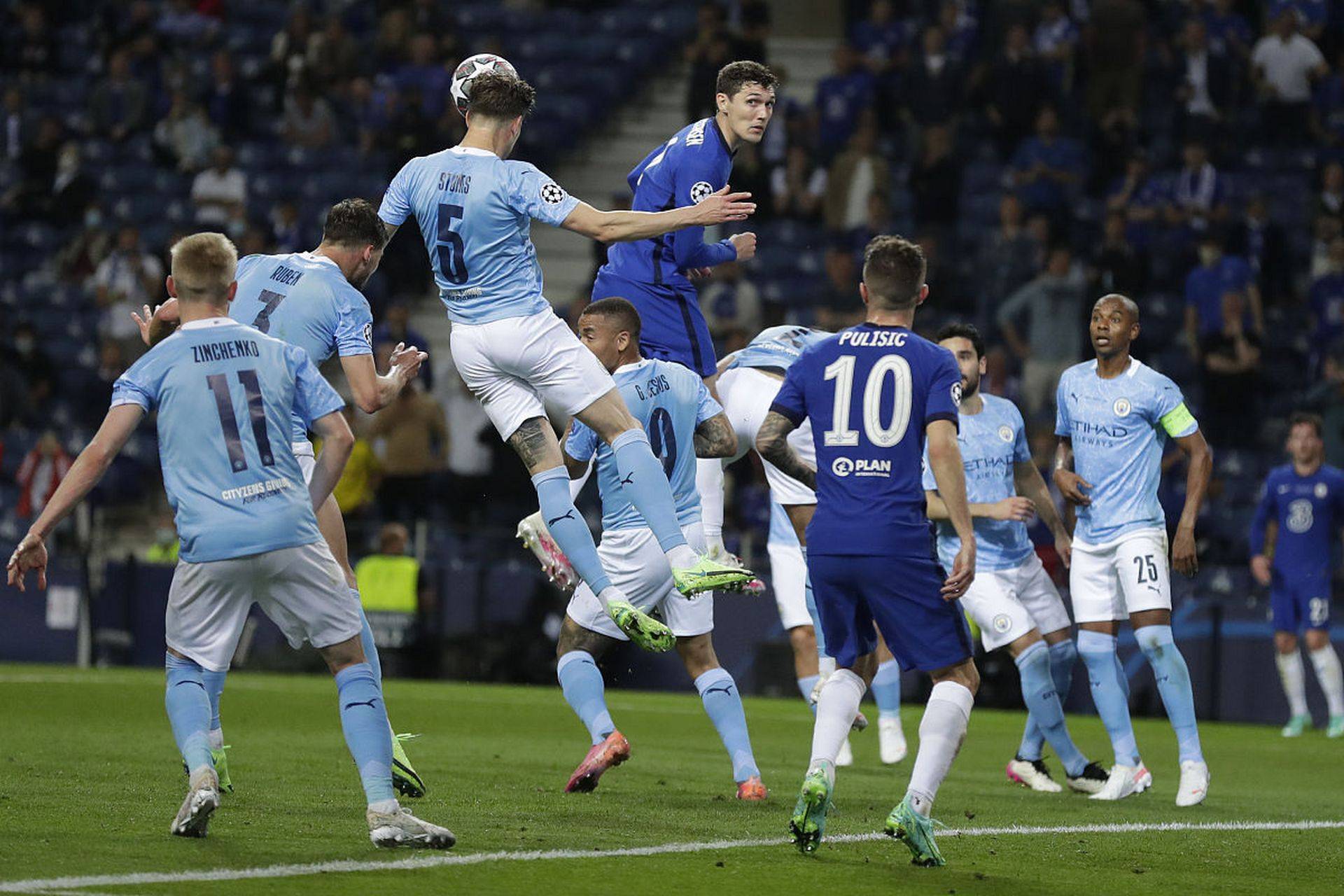 曼联携手曼城闯入决赛，备受高度关注