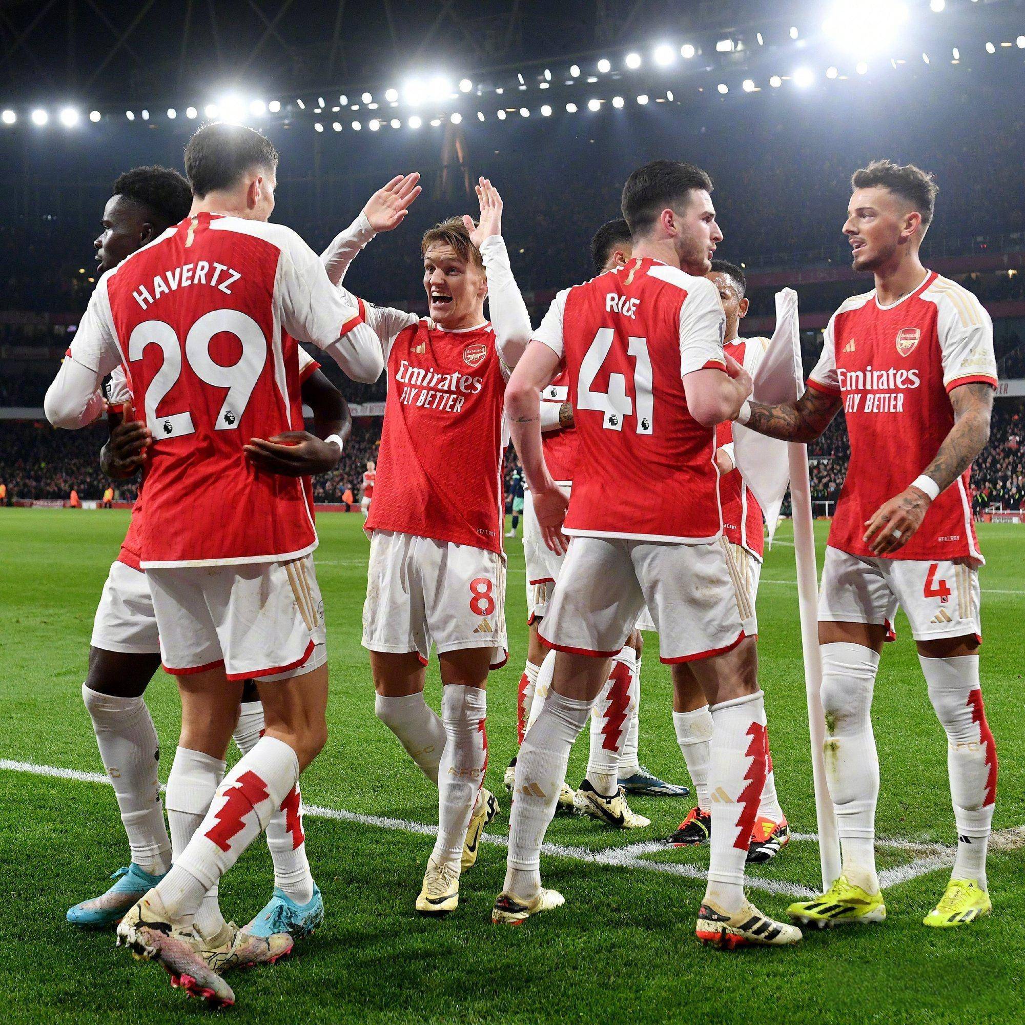 开云体育下载-曼联球员因伤缺席关键比赛，球迷忧心他们的前景的简单介绍