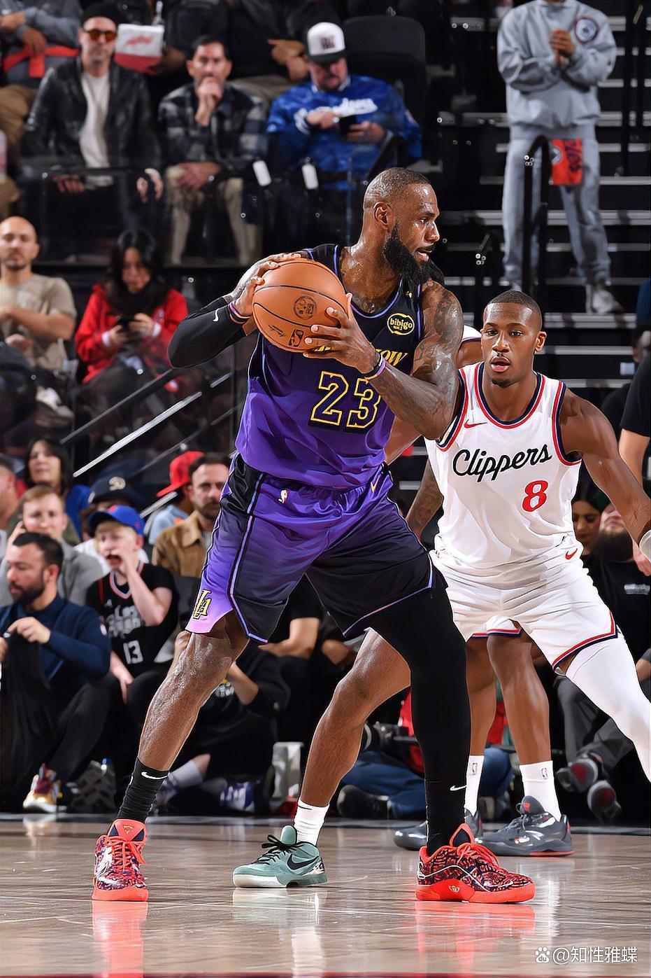 开云体育官网-詹姆斯空砍50分，湖人击败篮网