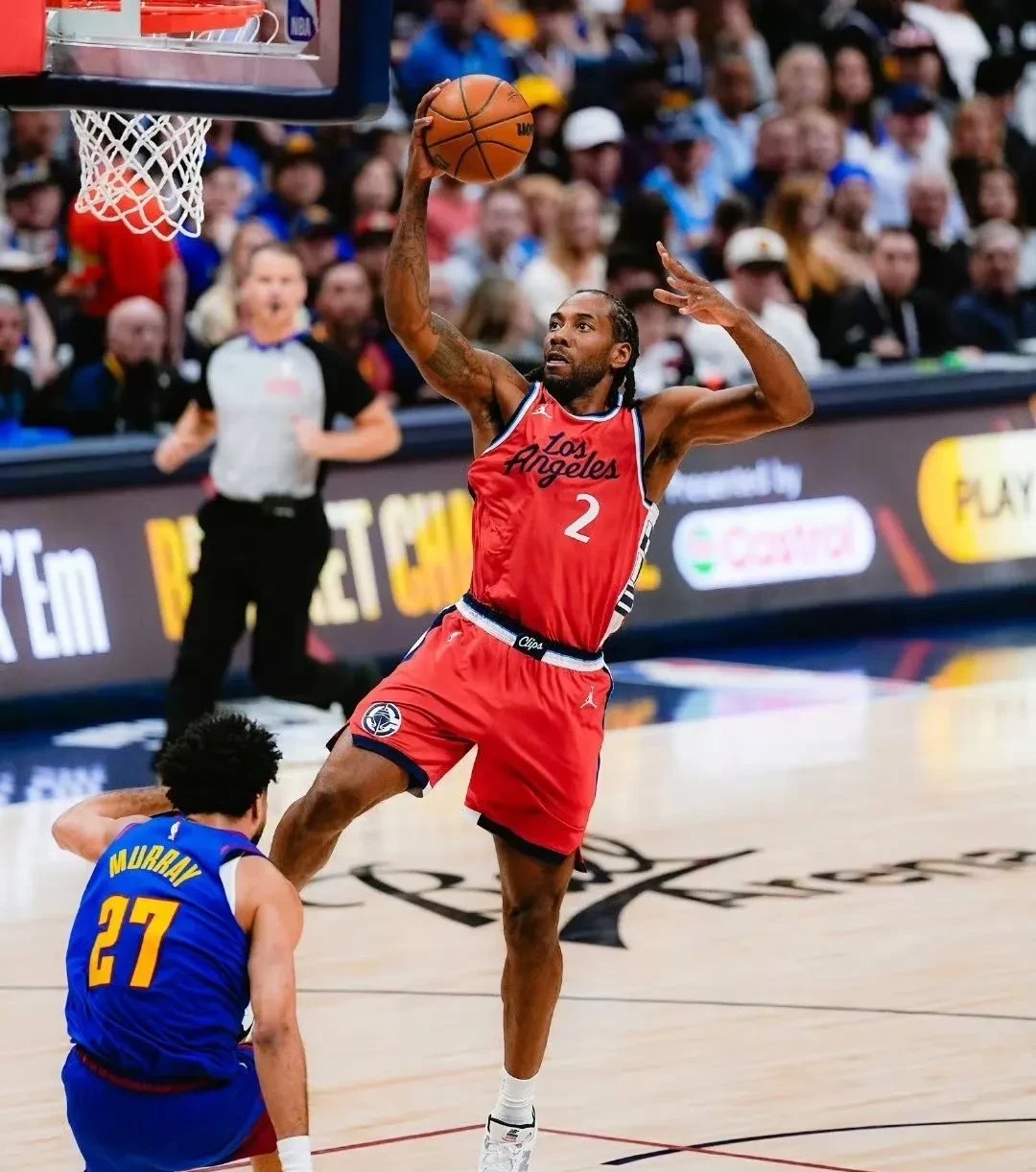 快船击败骑士，莱纳德单挑勇猛