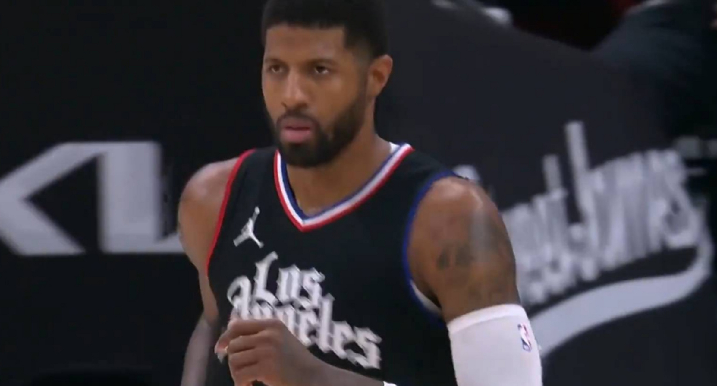 开云体育在线-快船客场胜凯尔特人，遭遇两连败