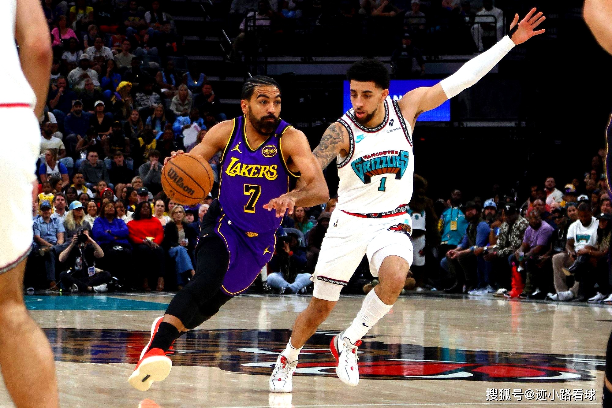 包含湖人B队鏖战灰熊，拉文打破历史纪录的词条