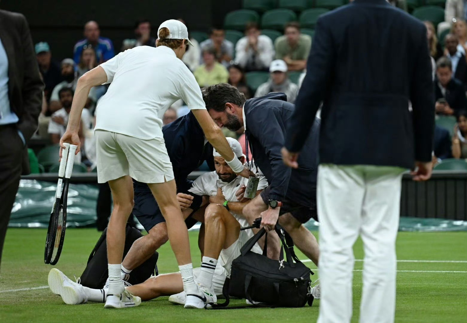 澳网轻取温网，梅德韦杰夫扛起全队