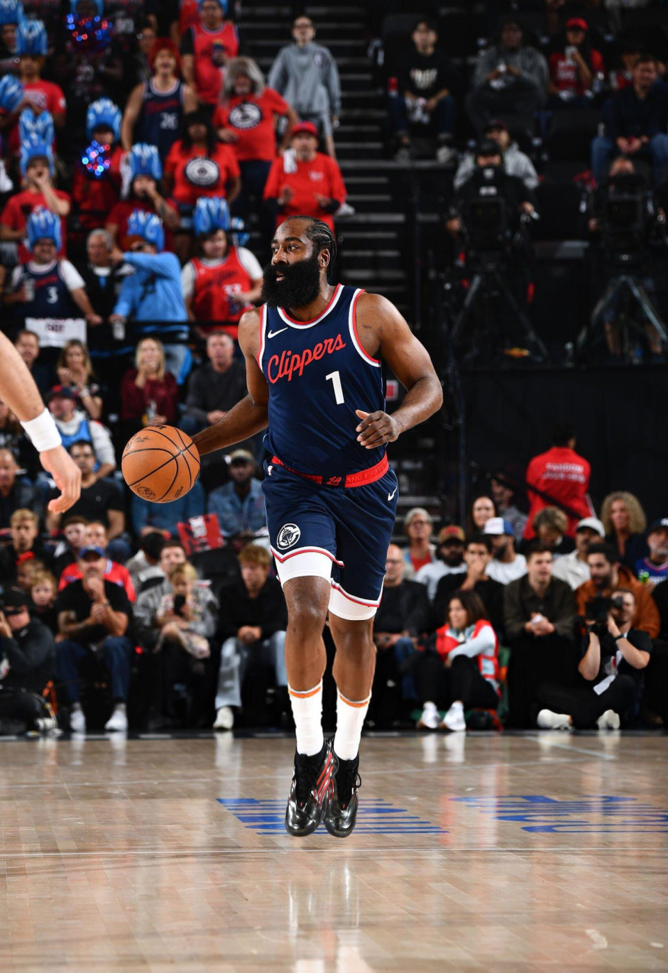 新疆队翻盘吉林队,哈登高光表现 新疆队翻盘吉林队,哈登高光表现