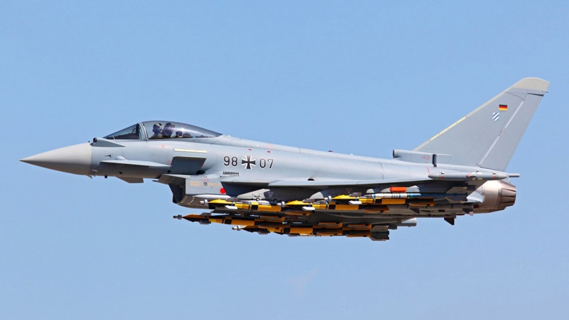 开云平台-卢卡库一击制胜！里昂3-1完胜马竞展露欧冠獠牙