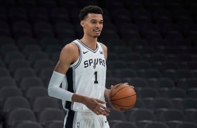 季后赛抢七之夜，文班亚马个人能力完全展现