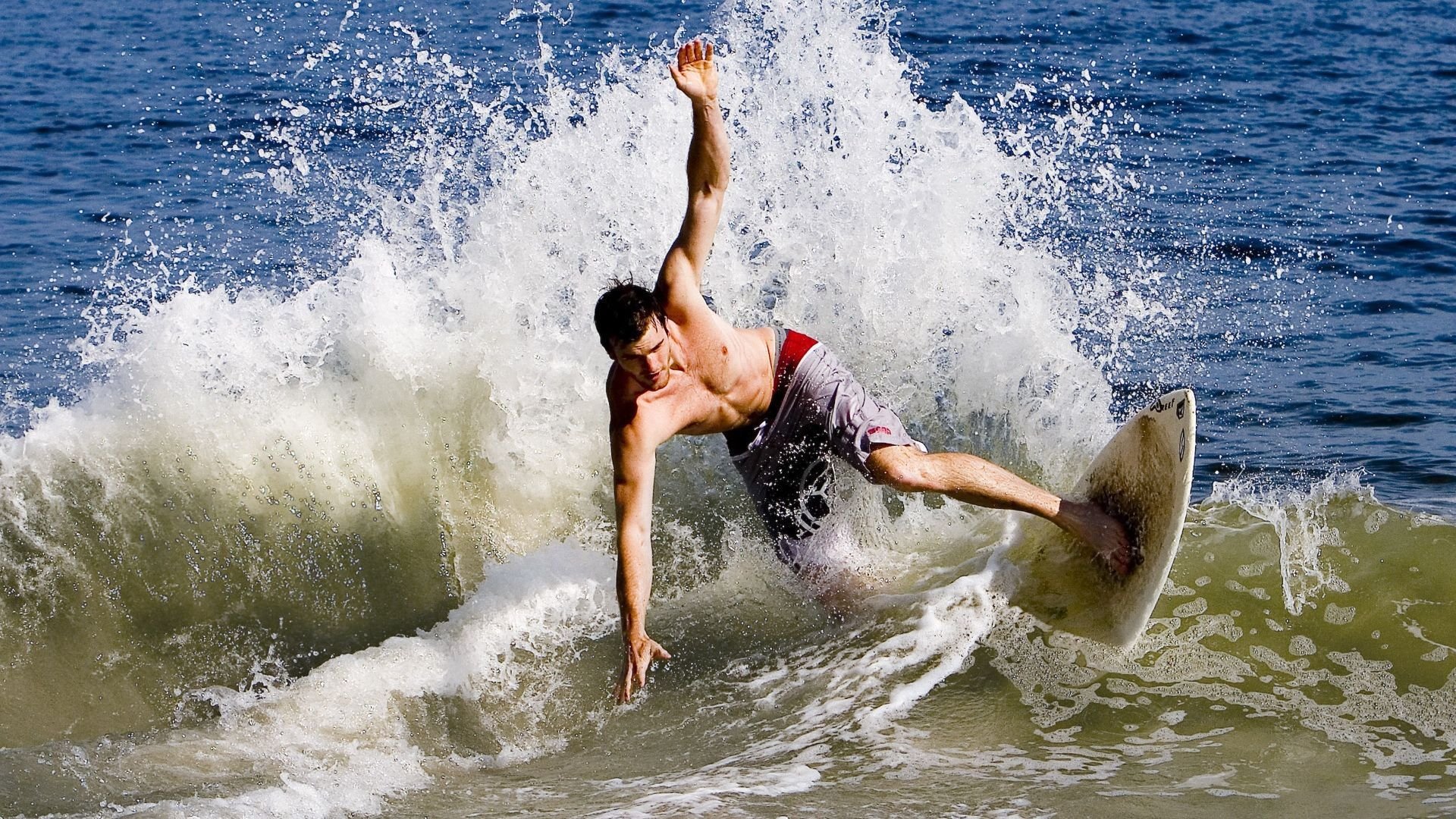 布鲁诺大场面先生定乾坤,几内亚式高压逼抢压制那不勒斯