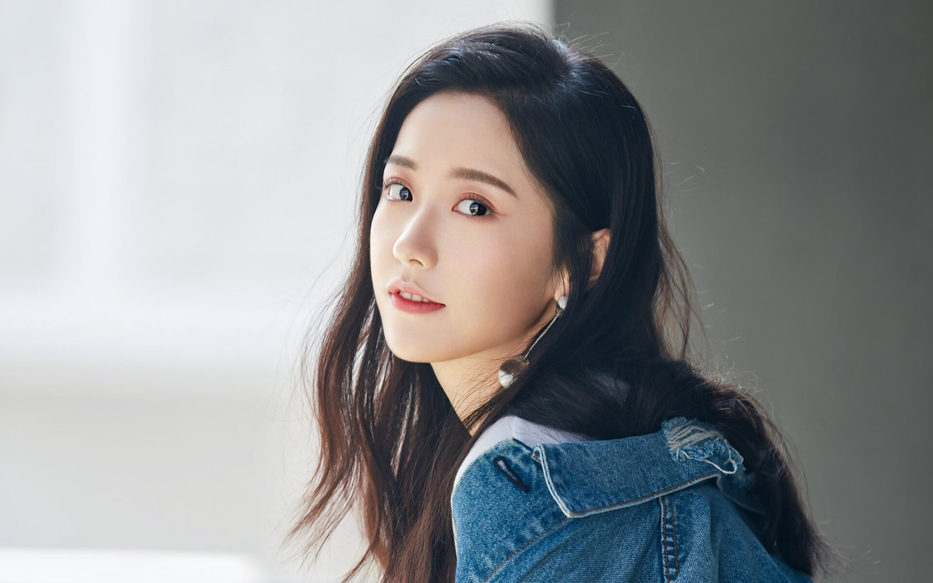蓝白风暴席卷南美德比,智利完胜乌拉圭,哈兰德式炸裂表现闪耀2026世界杯D组